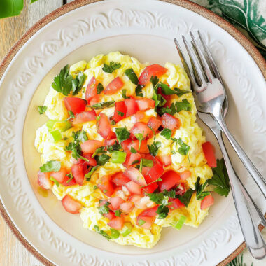 Paleo Scrambled Eggs with Lazy Salsa