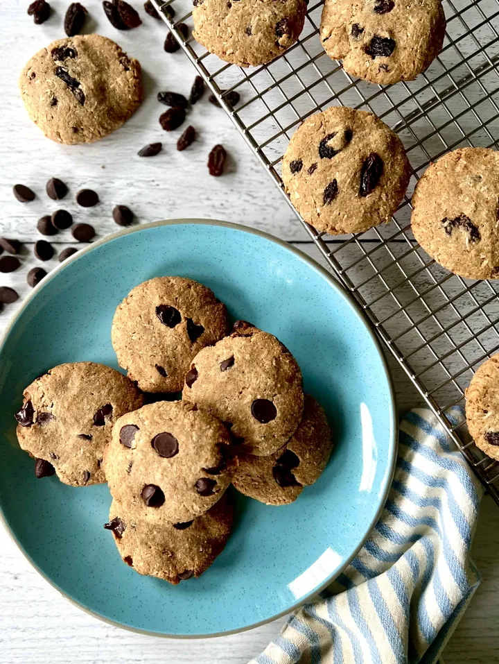 Paleo Oatmeal Cookies with Raisins and Chocolate Chips